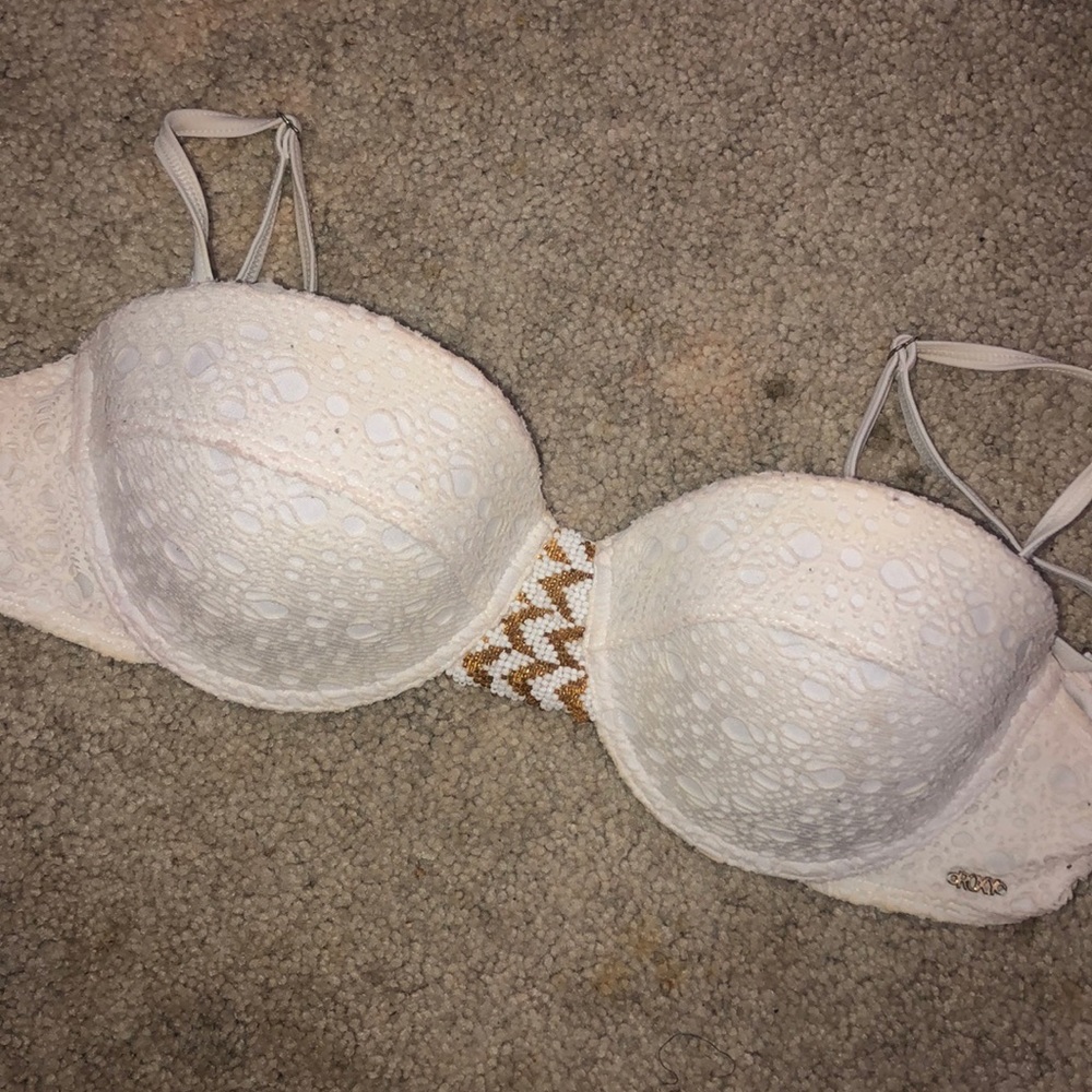 Roxy White Swimsuit top. No tags but fits a C/D
